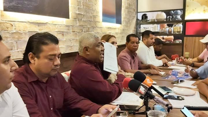 Dejan deuda en restaurante VIP tras conferencia de prensa de la 4T en Acapulco
ACAPULCO, Gro., 11 de marzo de 2026.– Integrantes de la llamada Cuarta Transformación (4T) que realizaron una conferencia de prensa en Acapulco dejaron una deuda pendiente en un restaurante VIP del