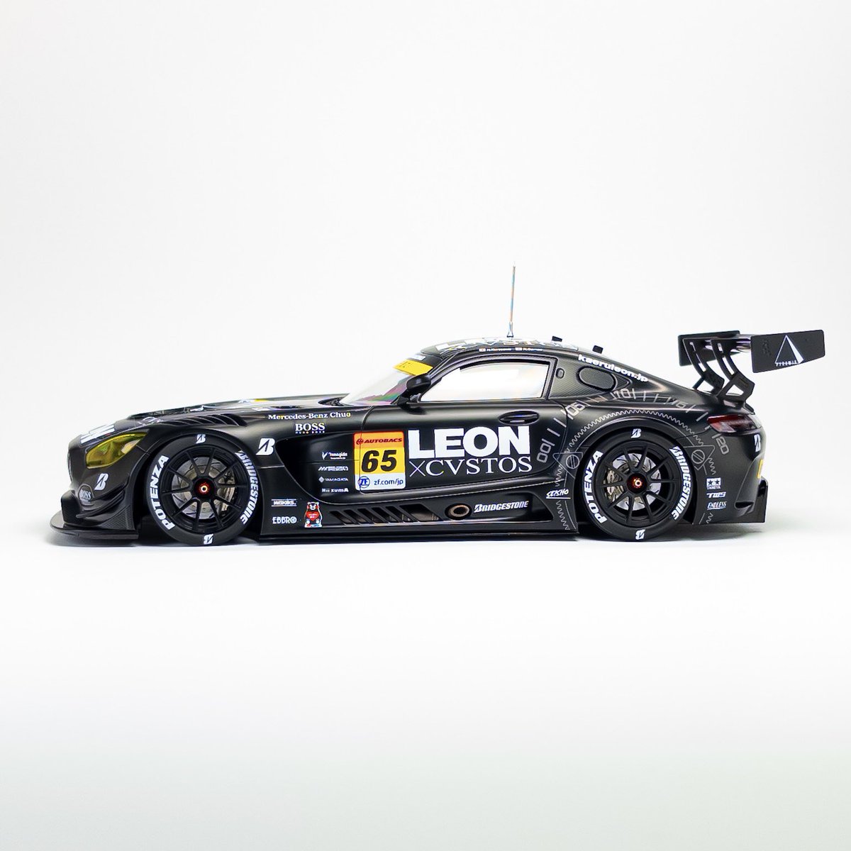 aircondition112's tweet photo. タミヤ LEON CVSTOS AMG GT3
完成しました！🥰
初めてのSGTマシンです。
CVSTOSキットはプレミア付いてて買えないので、無印キットとLB Production製のデカールとホイールを使っています。足りないパーツは自作ででっち上げました。
カッコいいっすね😁

#LBProduction
#TAMIYA https://t.co/bTk7t1JAQA