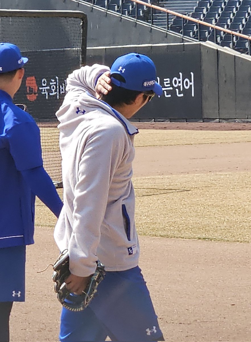 연 tweet media