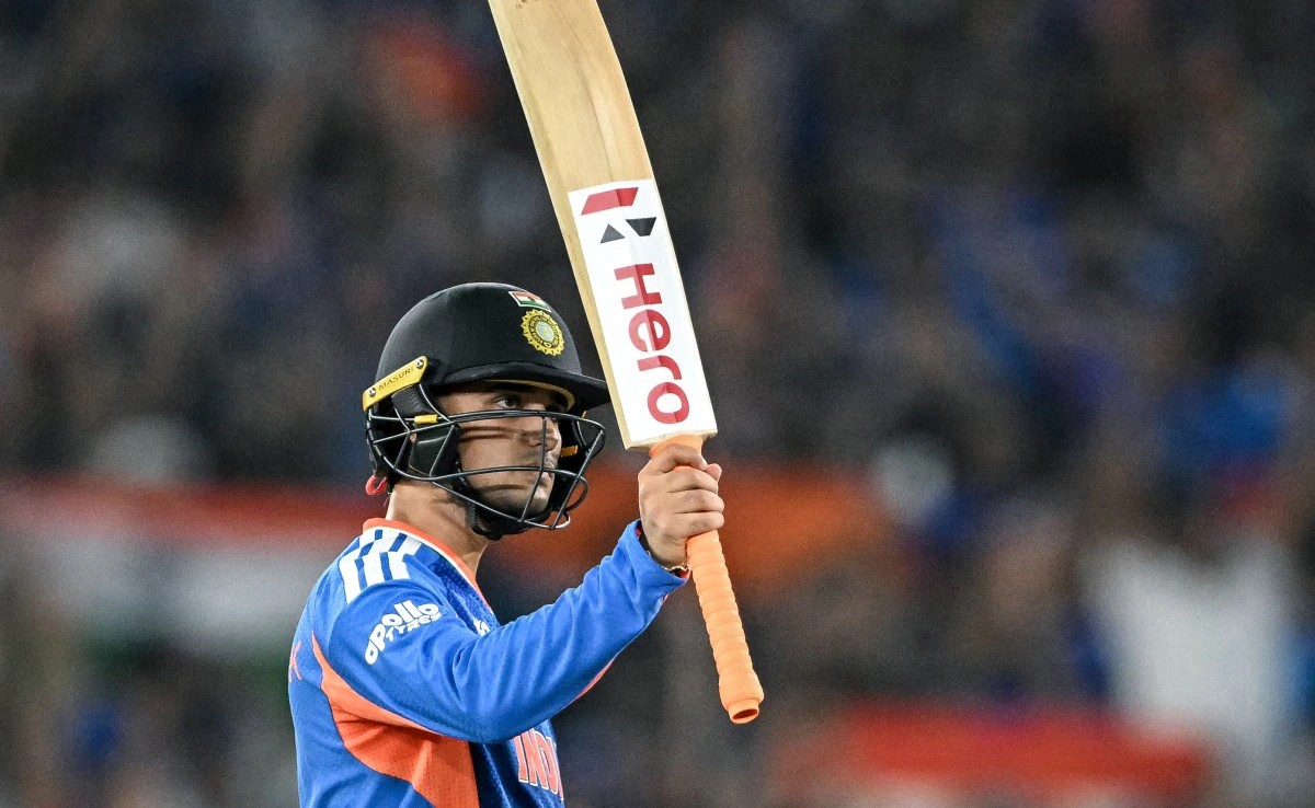 vinaykanchan5's tweet photo. #overcomingfailure #thinkdifferent #T20WorldCup2026 #abhisheksharma
India won an unprecedented 3rd ICC T20 World Cup! That calls for a series of celebratory posts. Today we look at the case of Abhishek Sharma.
Abhishek began the tournament as the leading batsman in T20 cricket in the world.
However, what followed was hugely disappointing-both for him and scores of Indian cricketing fans. His bat seemed to have broken up with the ball. Because the timing (that chemistry between the two), which was central in sending the ball soaring to all parts of the field, was seemingly conspicuous in its absence.
In the final, Abhishek, probably heeding Einstein’s “if you keep doing the same thing, you’ll get the same results” piece of advice, did something different.
He picked up Shivam Dube’s bat, maybe when Shivam was in the midst of some abdominal crunches.
Abhishek then stroked the tournament’s fastest fifty, helping India set an unreachable target in the biggest game of them all.
Showing us, that coping with failure is a necessary reality of life.
But, not learning from it and trying out a different strategy after a while, is the real crime. Adapting to varying results is the evolutionary spirit which has ensured human survival and flourishing.
Abhishek had the courage to leave the comfort of his familiar bat and pick up a new unfamiliar one-never an easy thing for a sportsperson, given how key their relationship with their equipment is.
And he was rewarded with a contribution he will forever be proud of.
Always think your way out of your own cul-de-sac.
Aur apka kal jyaada behtar hoga!