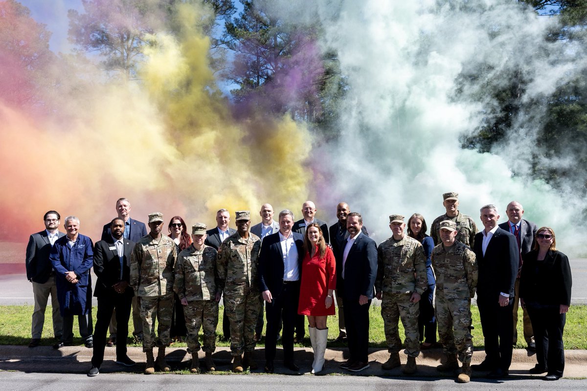 SarahHuckabee's tweet photo. Great to have @SecArmy at the Pine Bluff Arsenal this afternoon.

Arkansas continues to lead in building the Arsenal of Freedom. https://t.co/BGzCVE1vfZ