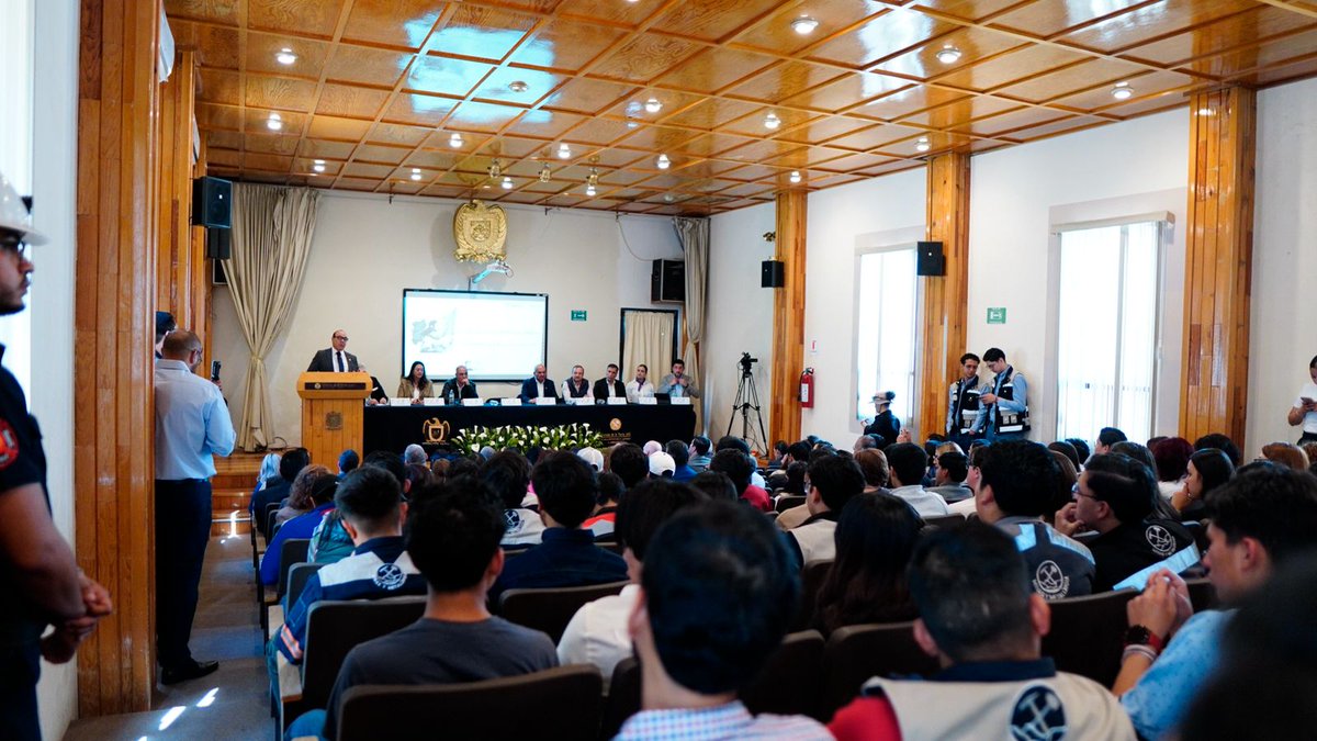 CEdeMineriaMX's tweet photo. Gracias a tod@s l@s estudiantes de la #UAZ #ITSZO y #UPIIZ que participaron y asistieron al #ForoAcadémicoDeMineríaZacatecas 🇲🇽👷♀️👷♂️👏 https://t.co/P4Px894b14