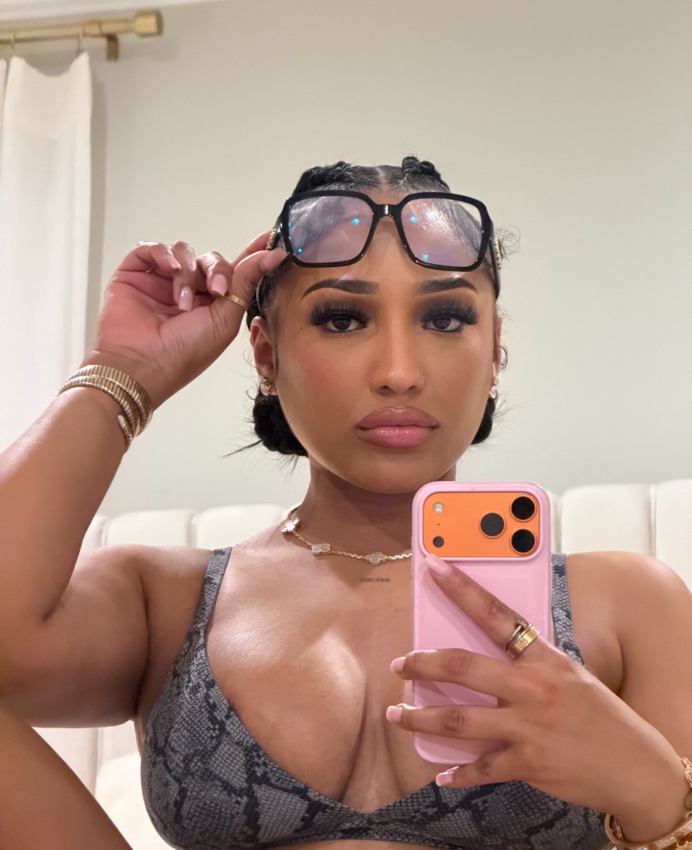 @SLAYBYELLA_ 🦋 tweet media