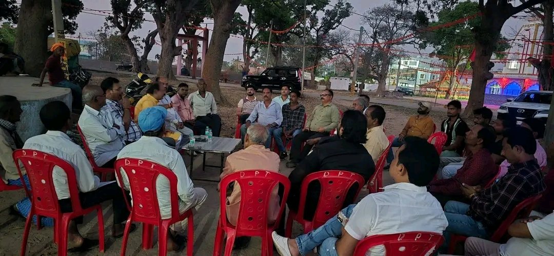 thethakurforce's tweet photo. चतरा के पूर्व सांसद आदरणीय श्री सुनील कुमार सिंह जी के अध्यक्षता में 15 मार्च 2026 को रांची में आयोजित क्षत्रिय समाज के द्वार प्रस्तावित कार्यक्रम क्षत्रिय महासंगम को ले कर रांची के हरमू, नामकुम, तेतरी में बैठक सम्पन्न हुआ।

#क्षत्रिय_गौरव_एकता 
#क्षत्रिय_गौरव_रैली https://t.co/lJNVKnfPEt