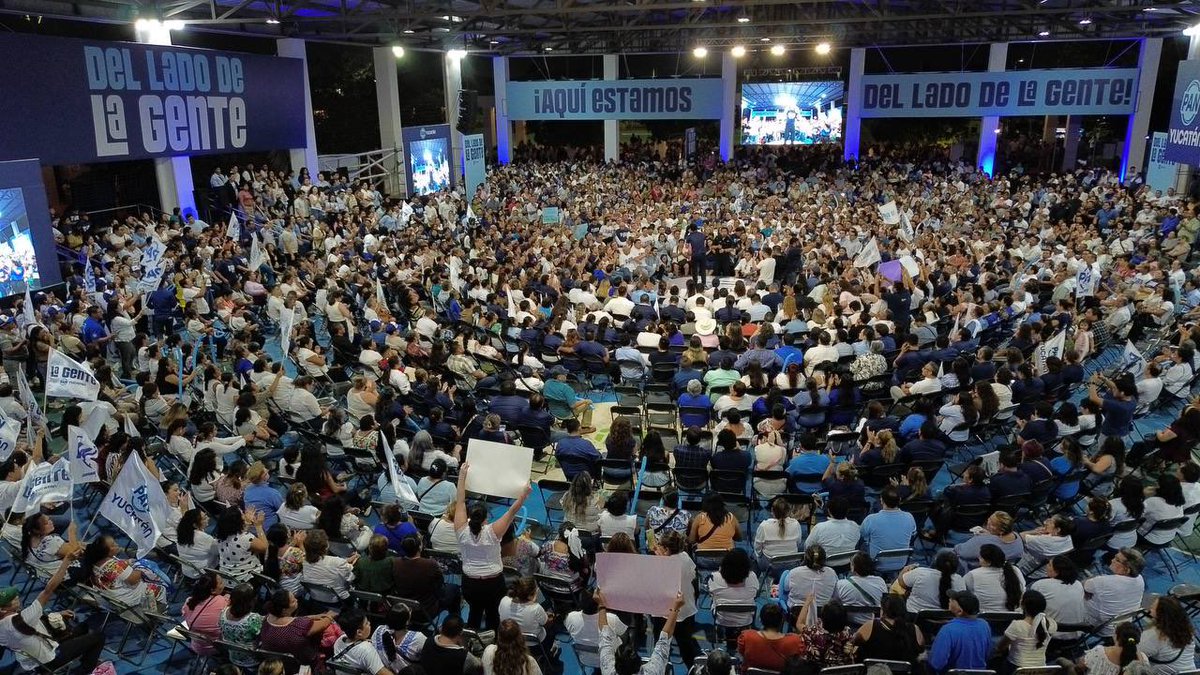 CeciliaPatronL's tweet photo. Siempre es un gusto saludar a mi gran familia panista y sentir la fuerza de tantas y tantos compañeros de lucha. 💙

En @PanYucatan seguimos demostrando que somos el partido de los buenos gobiernos: cercanos, con resultados y con trabajo 24/7 del lado de la gente. https://t.co/sM8B8d8kXp