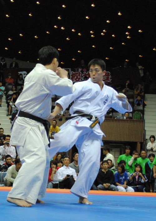 2012年
全日本大会優勝🏆

ロシア修行の成果が組手に出せた時でした。特に至近距離でのパンチのインパクトが強くなった時でした。