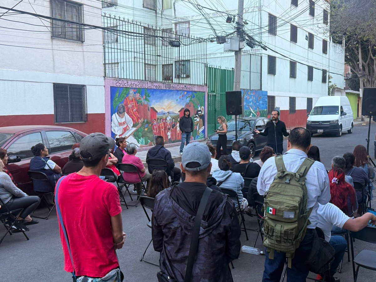 He ido a orgías con más gente que la que junta el Cero Votos <a href="/arturoavila_mx/">Arturo Ávila.</a> en sus mítines. 

😂😂😂😂😂😂