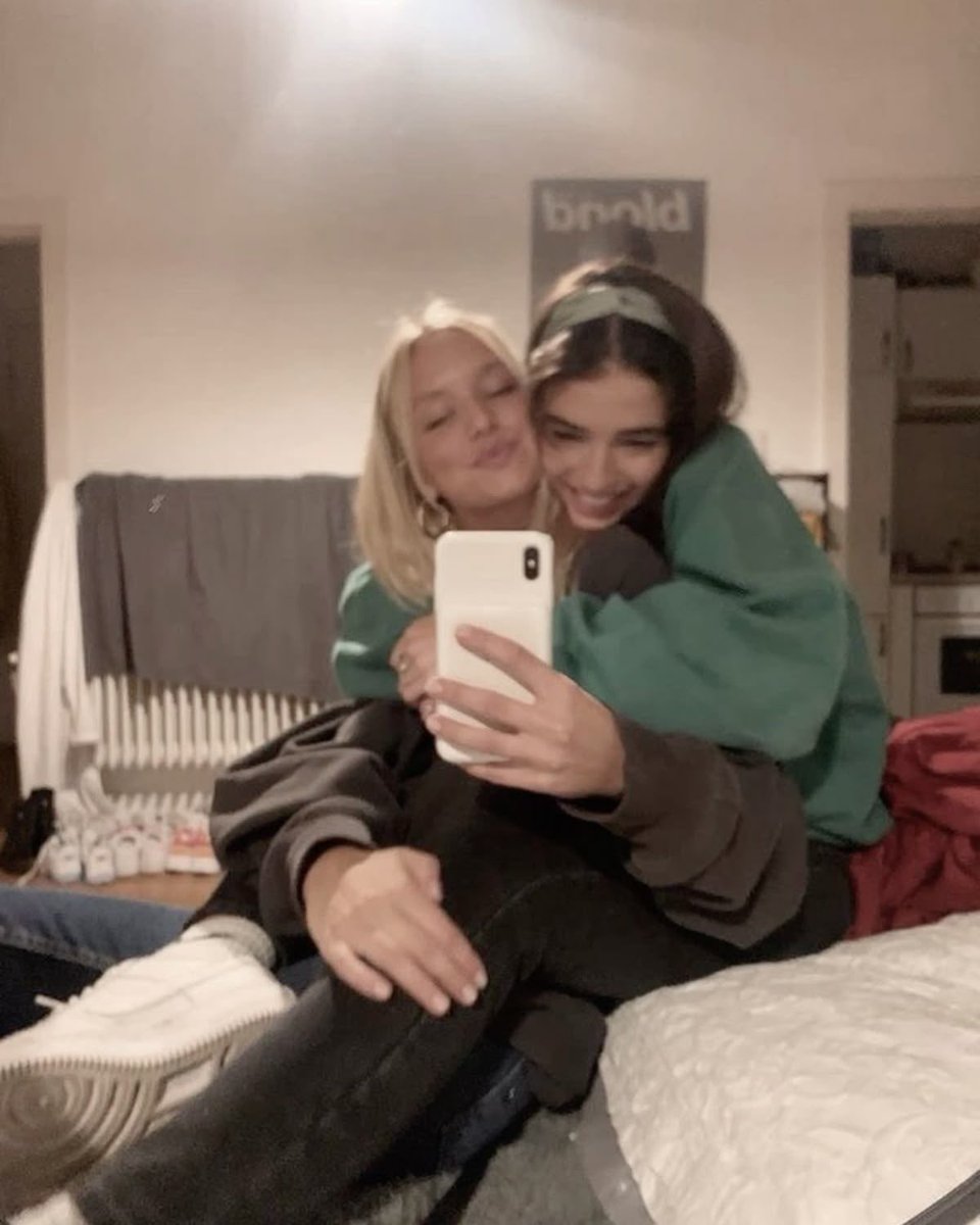 bvbybiggs's tweet photo. tantissimi auguri alla migliore amica più bella che ho!! 
ti voglio un mondo di bene shan, grazie per far parte della mia vita e per farmi sorridere sempre 💞💞💞💞💞 https://t.co/LI2WyVzQmc