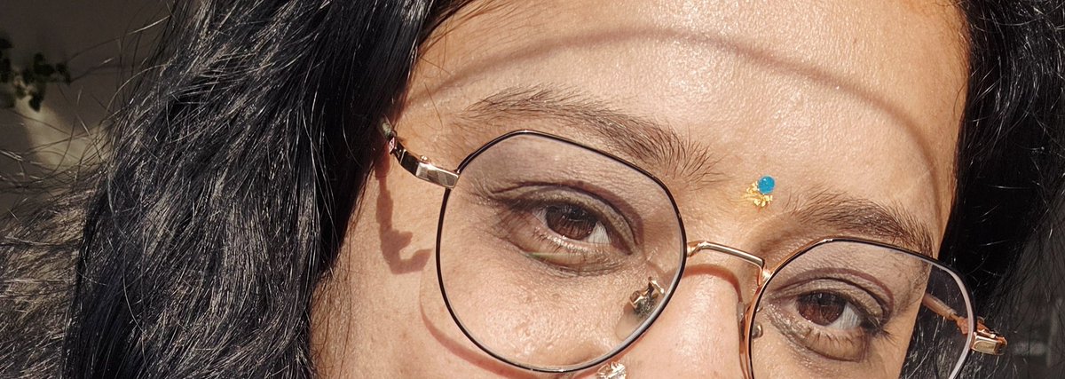 crazy_curl7777's tweet image. #Bindi 
#chashma 
#nosering 
#browneyes