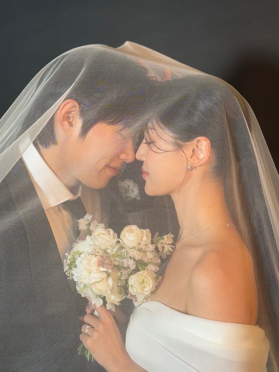 260313 최서은 배우님 인스타그램 #김성철

월간남친 세준유미 청첩장 웨딩사진 원본이랑 비하인드 왔다!!

instagram.com/p/DVz4l6REQo6/…