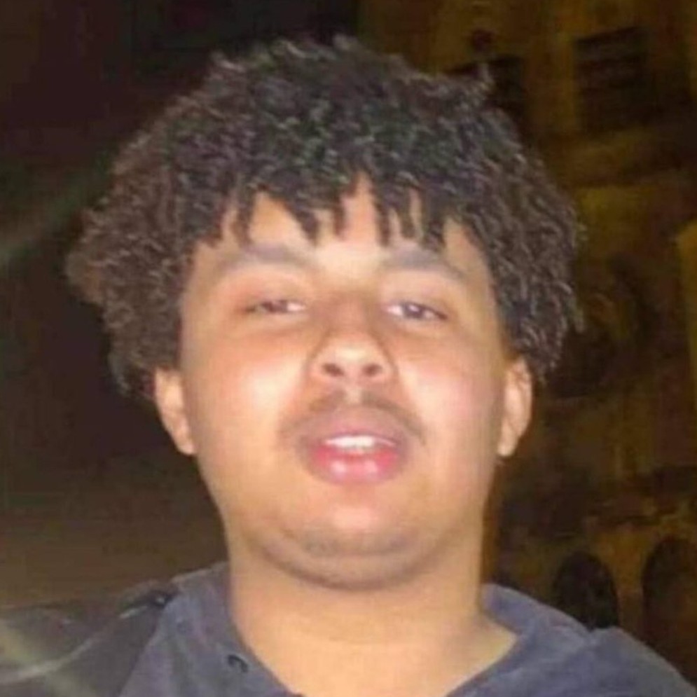 gauchecaca's tweet photo. Oumar Ndiaye, qui avait atrocement violé et torturé Mégane à Cherbourg, a été condamné à  trente ans de prison ferme avec une peine de sûreté de vingt ans.
Chacun peut penser ce qu'il veut du verdict mais ça signifie que le salopard pourra se retrouver dehors vers l'age de quarante ans et pourra recommencer s'il le désire.
La malheureuse Mégane a dû, quant à elle, affronter le procès presque seule; aucun soutien de toutes les féministes de gauche qui avaient défilé dimanche dernier avec leurs slogans grotesques. Pour ces dernières, les ennemis sont le patriarcat, l'homme blanc et tout ce qui n'est pas d'extrême gauche plutôt que les violeurs aux origines exotiques.
Si Oumar s'était appelé Christian ça aurait sans doute fait plus de bruit mais tant que ces gonzesses n'auront pas croisé un Oumar, elles ne comprendront rien.
Honte à ces neo-féministes de gauche qui ne protègent aucune femme mais ne font qu'exposer leur misandrie et leurs combats pocrocholiens. La femme, c'est Mégane détruite à vie et non ces caricatures au frigide air et ne sachant que vociférer.