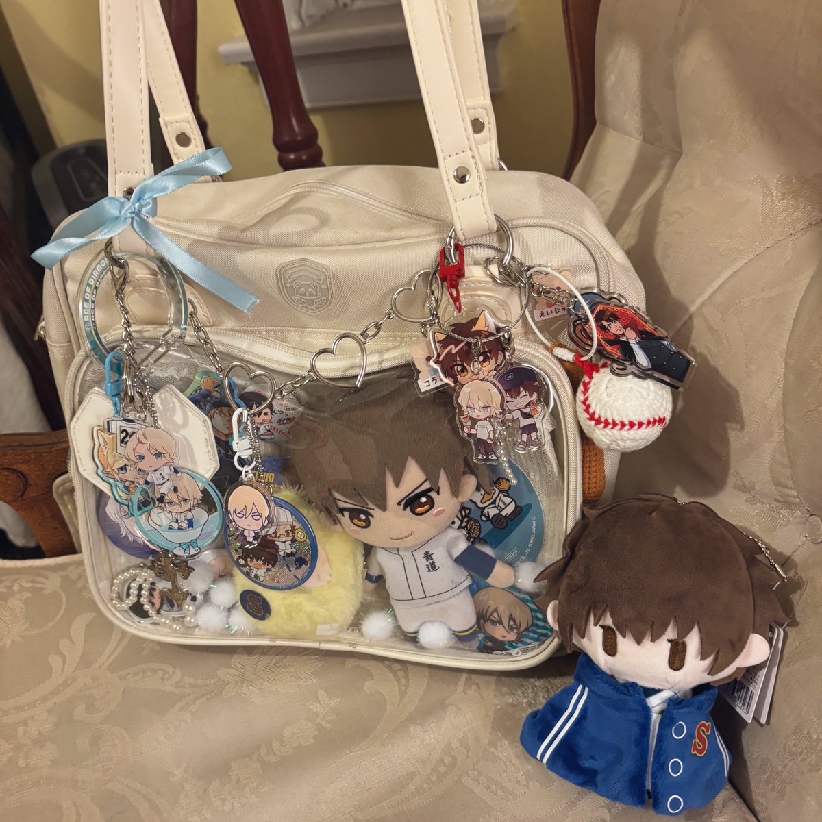 himejsohi's tweet photo. He is home :D thank you so much @SellingSp <3 https://t.co/5rOW1WSQ7U