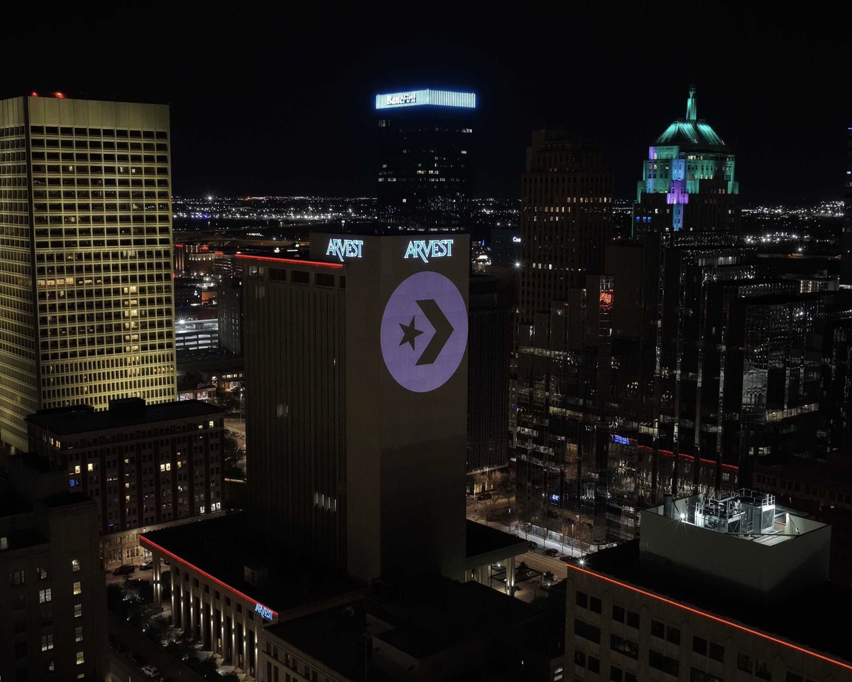 Converse celebrated Shai Gilgeous-Alexander eclipsing Wilt Chamberlain’s record with projections in downtown Oklahoma City 🏙️