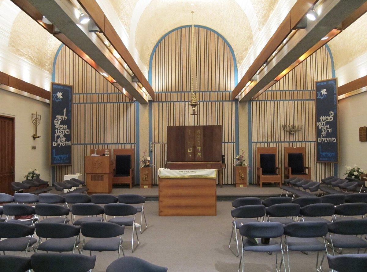 JDRye195's tweet image. (L) Interior of Aloha Jewish Chapel on Joint Base Pearl Harbor-Hickam, Hawaii. (R) Sefer Torah dedication in 2008. #Synagogue #Hawaii #PearlHarbor
