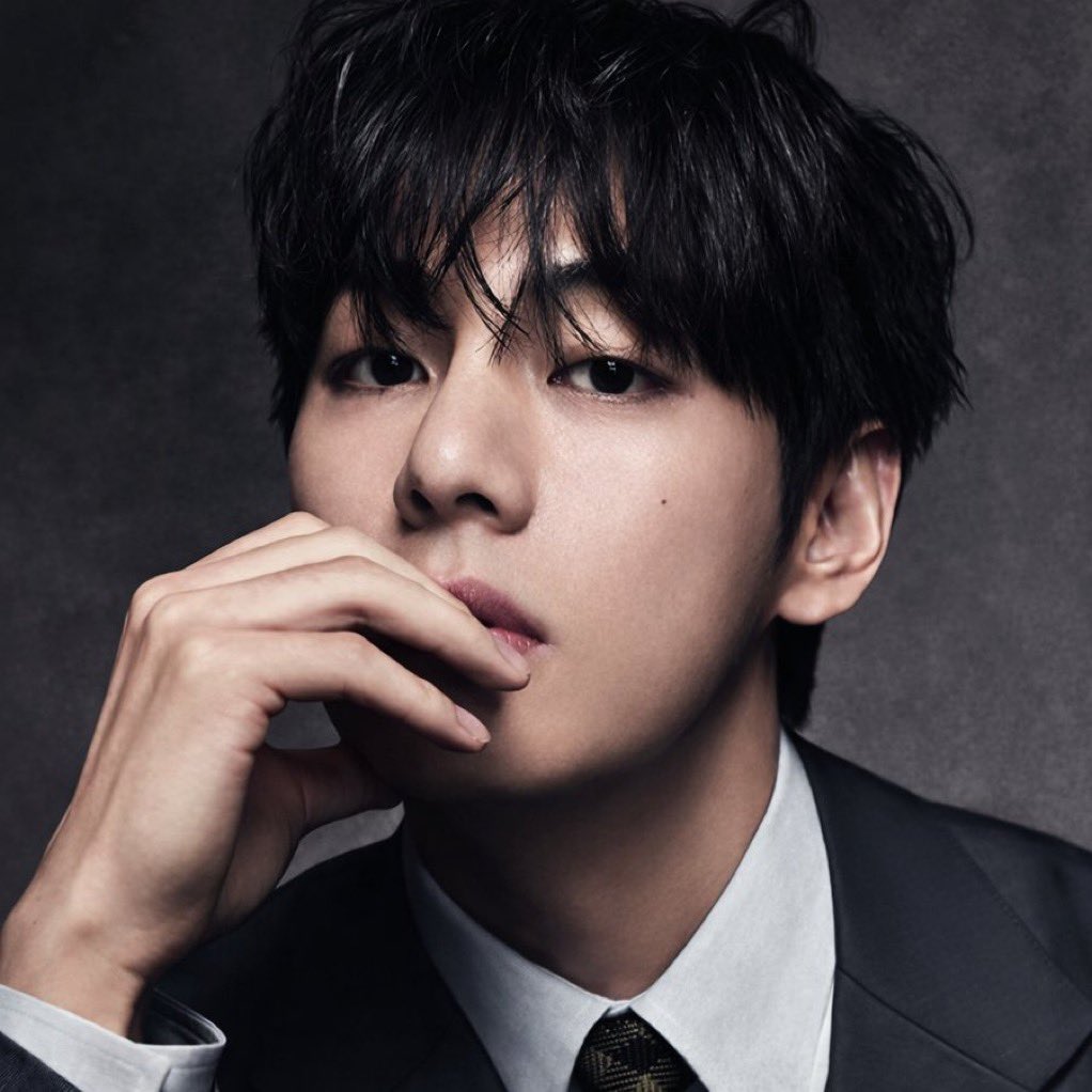 jungkovtae's tweet photo. face card https://t.co/7YMll40vZ3