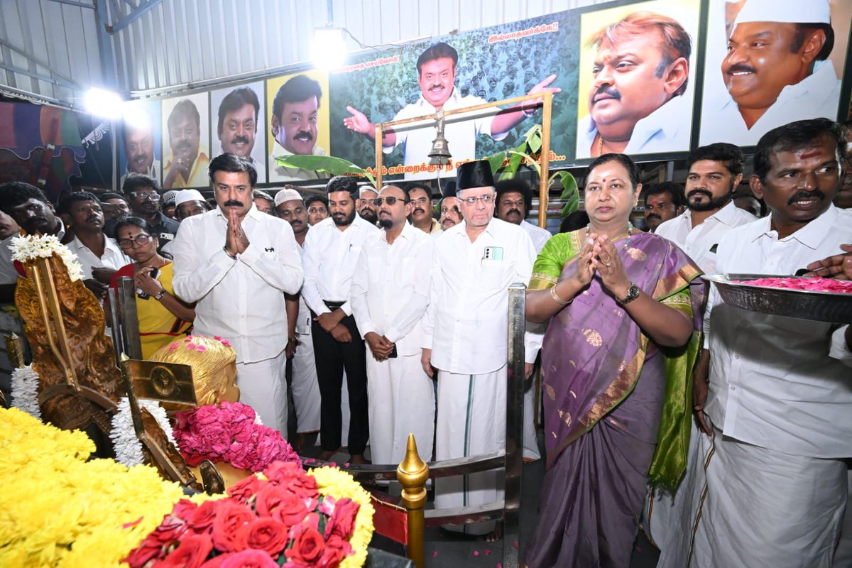 DMDKITWINGOFFL's tweet photo. புனித இரமலான் மாதத்தில் தேமுதிக சார்பில் இப்தார் நோன்பு திறப்பு நிகழ்ச்சி !

தேசிய முற்போக்கு திராவிட கழகத்தின் சார்பில் இப்த��ர் நோன்பு திறக்கும் நிகழ்ச்சி இந்த ஆண்டும் சென்னை, கோயம்பேட்டில் தேமுதிக தலைமை அலுவலகத்தில் (கேப்டன் ஆலயம்) இன்று (12.03.2026) மாலை 4.00 மணியளவில், தேமுதிக கழக பொதுச்செயலாளர் திருமதி.பிரேமலதா விஜயகாந்த் அவர்கள் தலைமையேற்று இப்தார் நோன்பு திறக்கும் நிகழ்ச்சியில் கலந்துகொண்டார். இந்நிகழ்ச்சியில் கழக பொருளாளர் திரு.எல்.கே.சுதீஷ்,MP., அவர்கள், கழக தலைமை நிலையச் செயலாளர் திரு.ப.பார்த்தசாரதி,Ex:MLA., அவர்கள், கழக துணைச் செயலாளர் திரு.எம்.ஆர்.பன்னீர்செல்வம்,M.A.,BL., அவர்கள், கழக துணைச் செயலாளர் திரு.SSS.U.சந்திரன், அவர்கள், கழக துணைச் செயலாளர் திருமதி.சுபாரவி,Ex:MLA., அவர்கள், கூட்டணிக்கட்சி தலைவர்கள் திராவிட முன்னேற்ற கழகத்தின் திருவள்ளூர் மத்திய மாவட்ட செயலாளர், சிறுபான்மை மற்றும் வெளிநாடு வாழ் தமிழர் நலத்துறை அ���ைச்சர் திரு.சா.மு.நாசர் அவர்கள், காங்கிரஸ் கமிட்டி மாநில துணைத் தலைவர் திரு.SM.இதயத்துல்லா அவர்கள், இந்திய யூனியன் முஸ்லீம் லீக் மாநில பொதுச்செயாளர் திரு.KAM.முஹம்மது அபூபக்கர் அவர்கள், விடுதலை சிறுத்தைக் கட்சி துணைப் பொதுச்செயலாளர் திரு.ஆளூர் ஷா நவாஸ்,MLA., அவர்கள், மனித நேய மக்கள் கட்சி தலைவர் திரு.M.H.ஜவஹருல்லா,MLA., அவர்கள், மனித நேய ஜனநாயக கட்சி மாநில செயலாளர் கலைக்குயில் திரு.இப்ராஹி��் அவர்கள், SDPI கட்சி திரு.A.K.கரீம் அவர்கள் மற்றும் கழக நிர்வாகிகள், உயர்மட்ட குழு நிர்வாகிகள், சார்பு அணி நிர்வாகிகள், மாவட்ட கழக செயலாளர்கள், பகுதி கழக நிர்வாகிகள், வட்ட கழக நிர்வாகிகள், மகளிர் அணியினர் மற்றும் ��ஸ்லாமிய பெருமக்கள் அனைவரும் பெருந்திரளாக கலந்துகொண்டு விழாவினை சிறப்பித்தனர்.