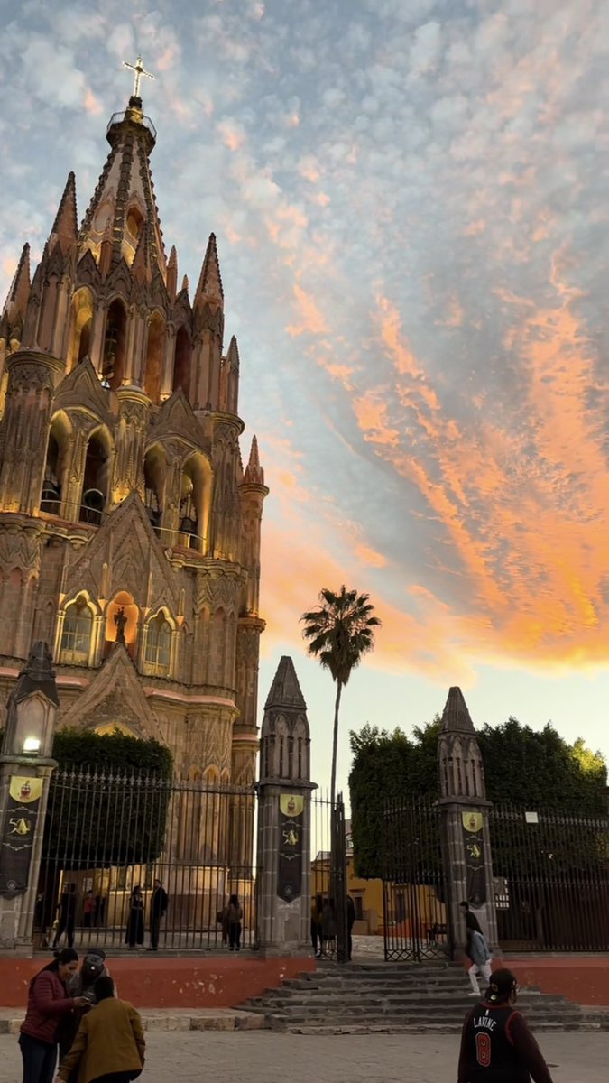 RafaKaxioRutas's tweet photo. Los mejores atardeceres de México tienen nombre: San Miguel de Allende ✨🏙️

#RafaKaxio #SanMiguelDeAllende #SMA #Atardeceres #Mexico https://t.co/UP9GsjuKMX