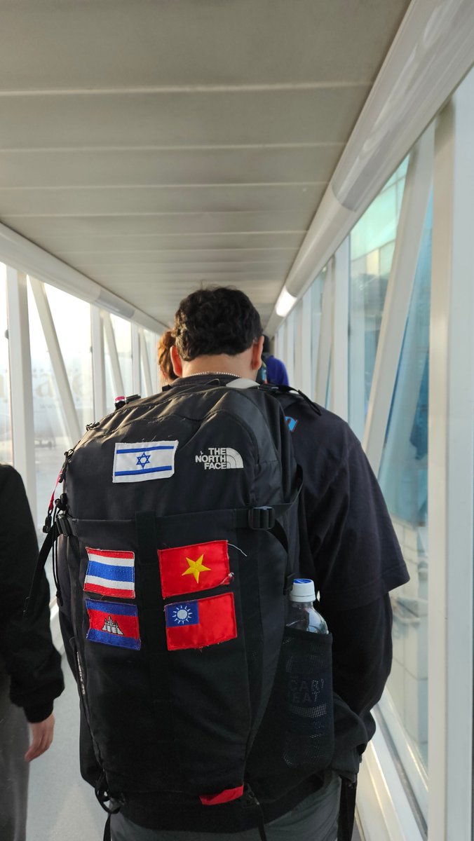 aki 🔻 tweet media