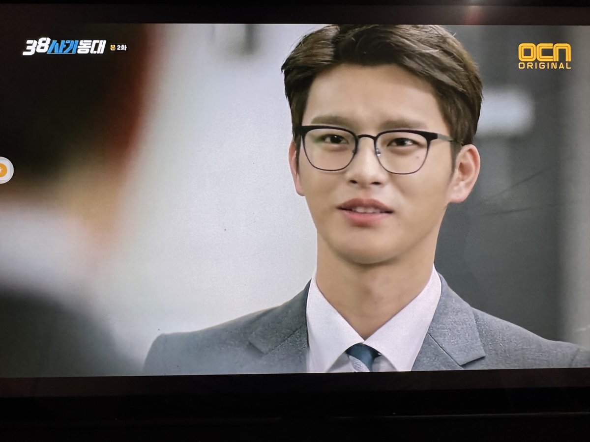 phtsdmp's tweet image. Omg! Having followed Seo In-guk's career since the beginning, I find that these scenes still live rent-free in my head. Enjoy!!! 

#Reply1997 #HelloMonster #Squad38