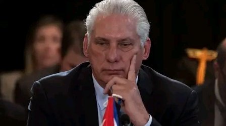 revistacodigo21's tweet image. Tensión máxima en Cuba.
Miguel Díaz-Canel, dictador de los Castro, anunció "mensaje importante"  mañana.
Se rumora si renunciará o será  inicio del fin de dictadura en la isla, ante presiones de Trump.
Arrecian protestas.
Fogatas y cacerolazos encienden la noche en La Habana.