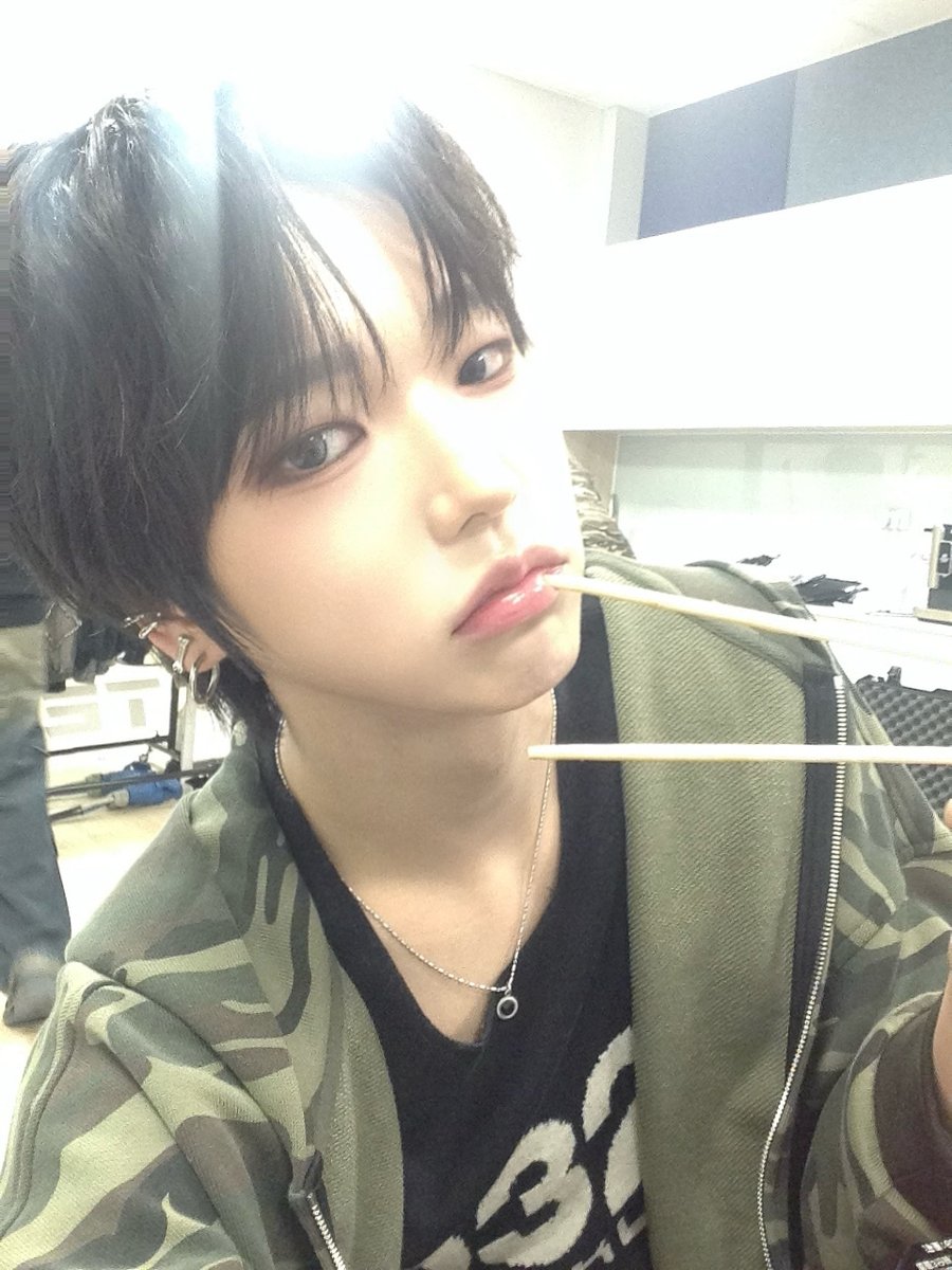 idntt_cosmo's tweet photo. 만두 입술 무뎌보자

#idntt #아이덴티티 #アイデンティティ
#unevermet #이재영 #leejaeyoung https://t.co/z51m0cBL0S