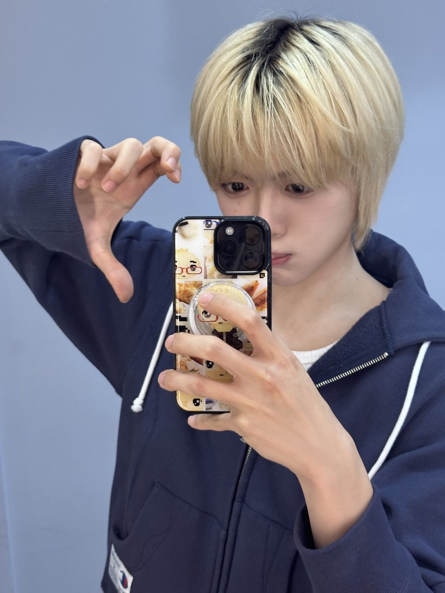 idntt_cosmo's tweet photo. 거울샷 고수되기 1일차

#idntt #아이덴티티 #アイデンティティ
#yesweare #김성준 #kimseongjun https://t.co/WV2k4fqsjM