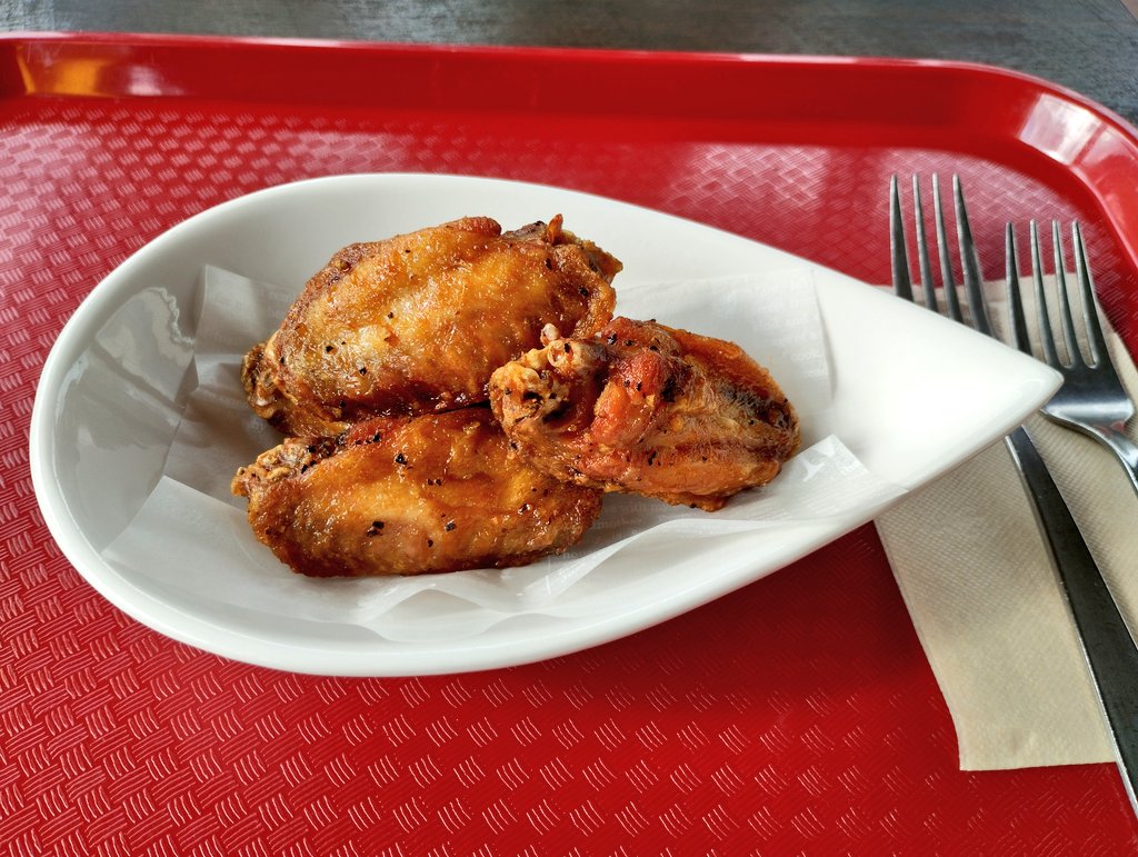 88thplanet's tweet image. Delicious #chicken wings with a #maple #honey flavor at the #cafe. #Japan #chickenwing #Canadian #Canada #lunch #appetizer