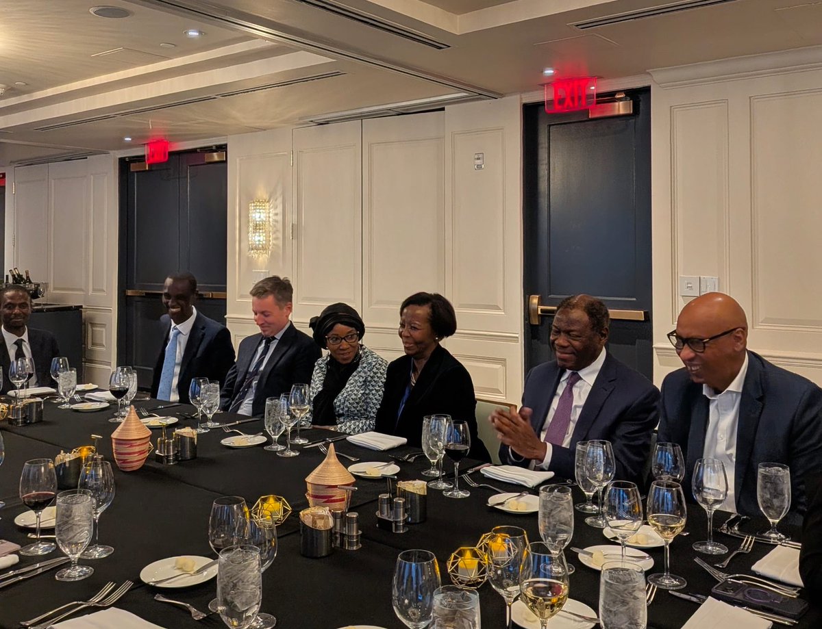 Lors de sa visite de travail à Washington, <a href="/AmbMukantabana/">Mathilde Mukantabana</a> a organisé un dîner en l’honneur de la Secrétaire Générale de <a href="/OIFrancophonie/">La Francophonie</a>, <a href="/LMushikiwabo/">Louise Mushikiwabo</a>, en compagnie des ambassadeurs des États membres de l’Organisation internationale de la Francophonie (OIF) basés à Washington,