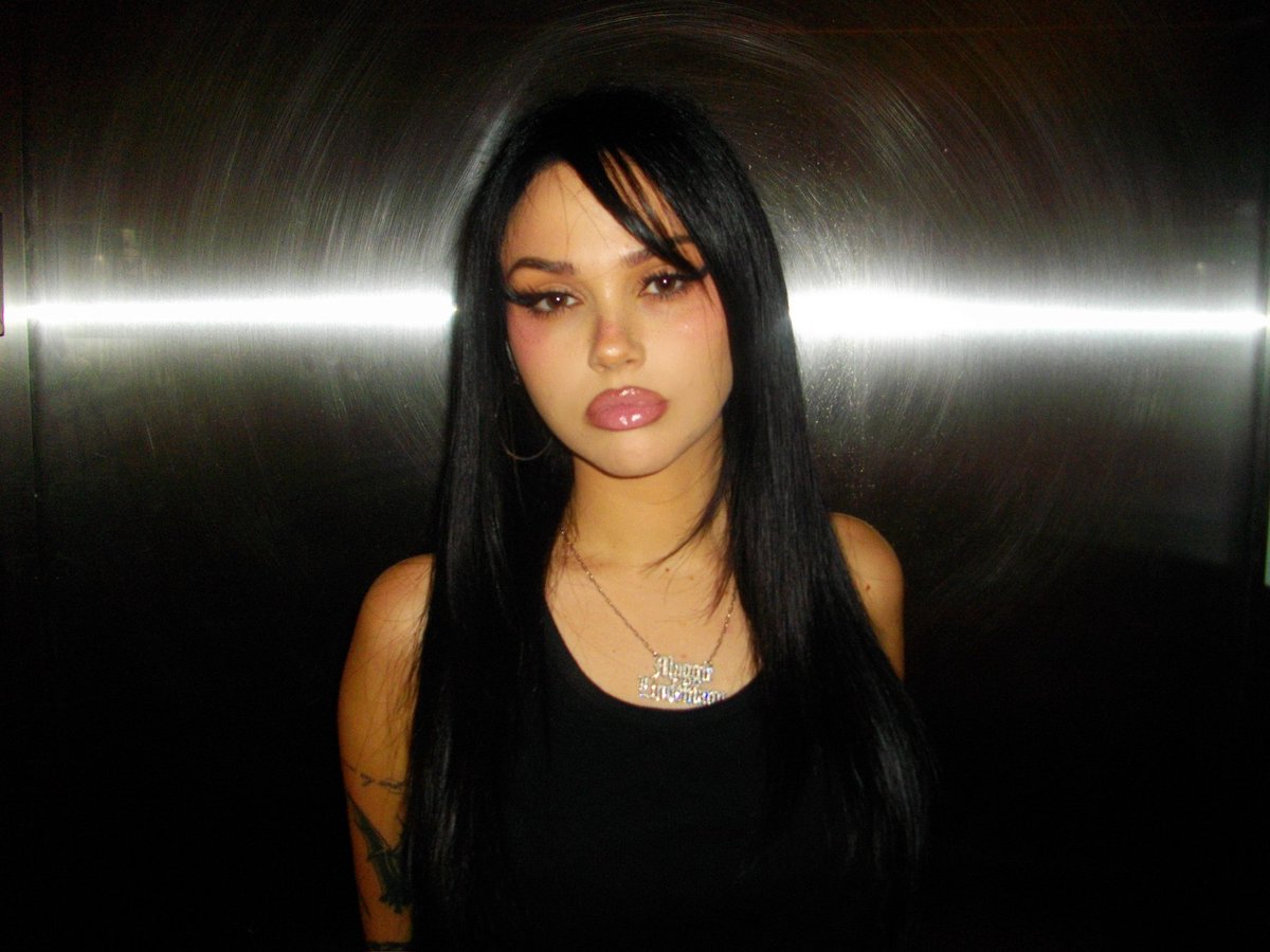 MAGGIE LINDEMANN tweet media