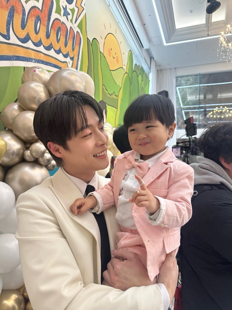 TheAnnyeongOppa's tweet image. "I thought Woo Joo belonged only to us, but Woo Joo belongs to everyone." -Sun Tae Hyung 🩷

📷: inhyuk_bb &amp;amp; jeongeuiyam

#OurUniverse #BaeInHyuk #RohJeongEui #ParkYooHo