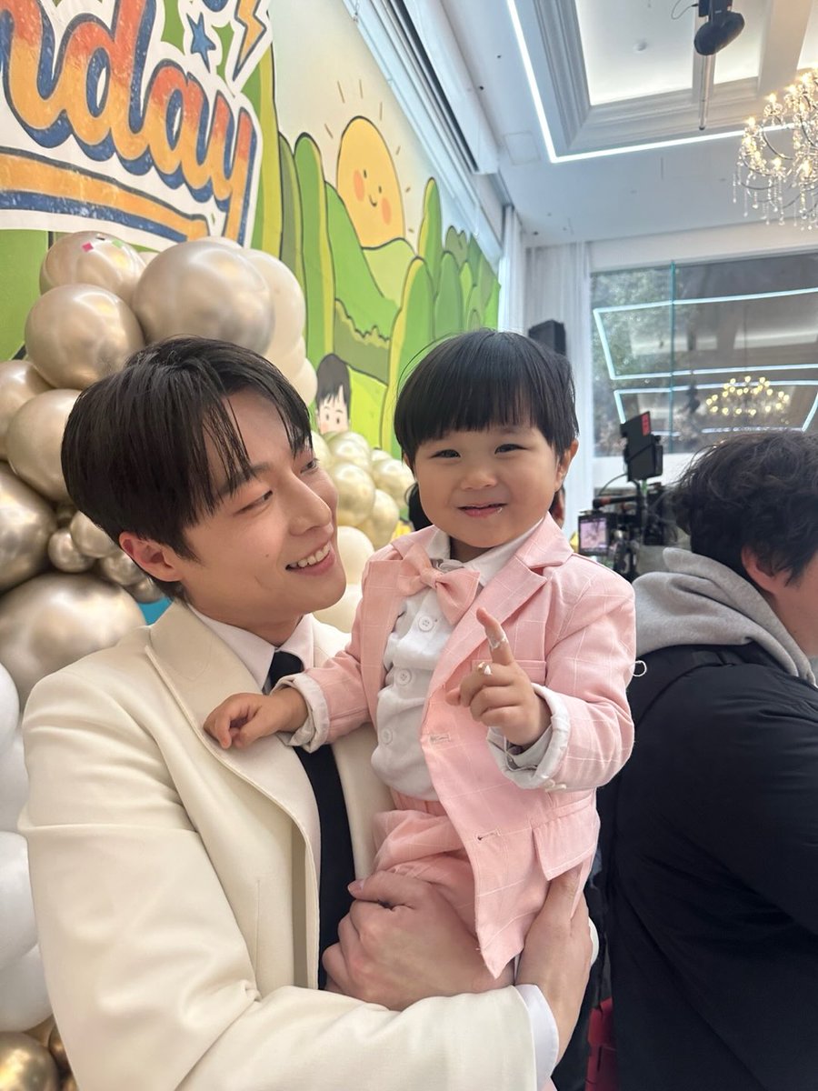 TheAnnyeongOppa's tweet image. "I thought Woo Joo belonged only to us, but Woo Joo belongs to everyone." -Sun Tae Hyung 🩷

📷: inhyuk_bb &amp;amp; jeongeuiyam

#OurUniverse #BaeInHyuk #RohJeongEui #ParkYooHo