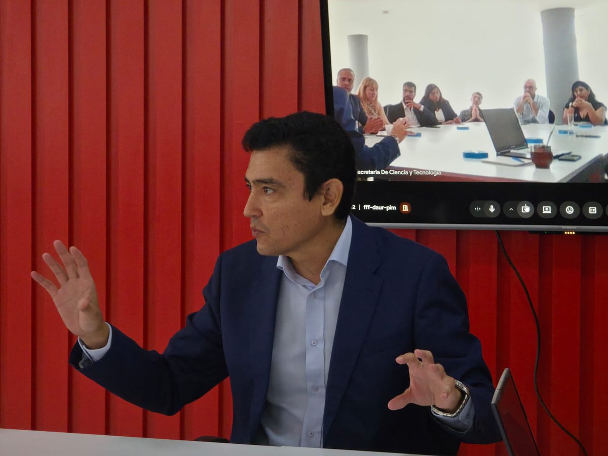 La #ciencia y la #tecnología se construyen con articulación.
Hoy en el Polo Tecnológico primera reunion de la Mesa Interdisciplinaria de CyT. Referentes de instituciones del sistema científico y universidades, reunidos para seguir fortaleciendo el ecosistema del #conocimiento.