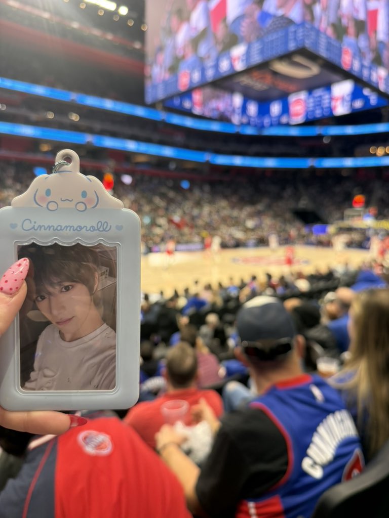 soobhrtz's tweet photo. beomgyu said go pistons lol https://t.co/Gpf97x3fuT