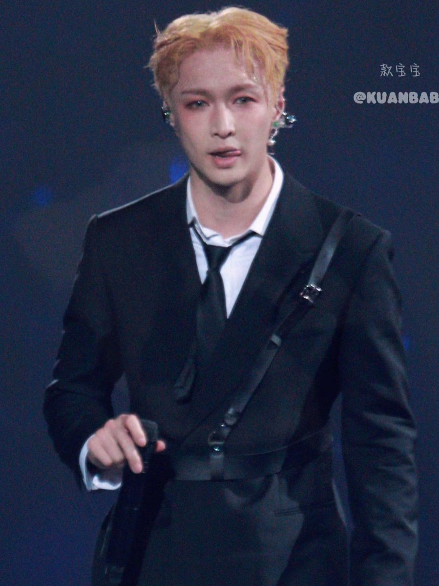 yixing archive ☆ tweet media