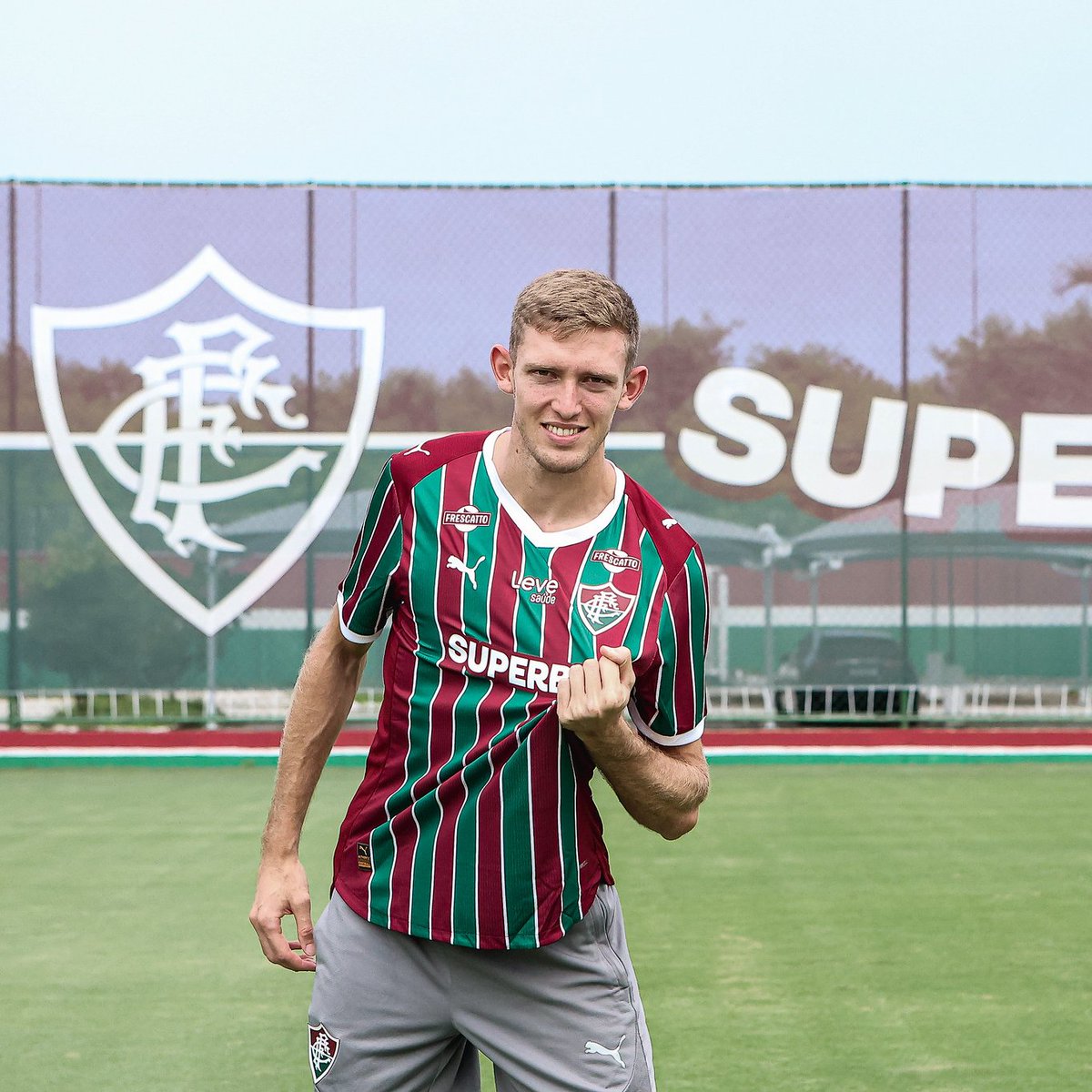 Peter Crouch das Laranjeiras !
Bonecão do posto tricolor !