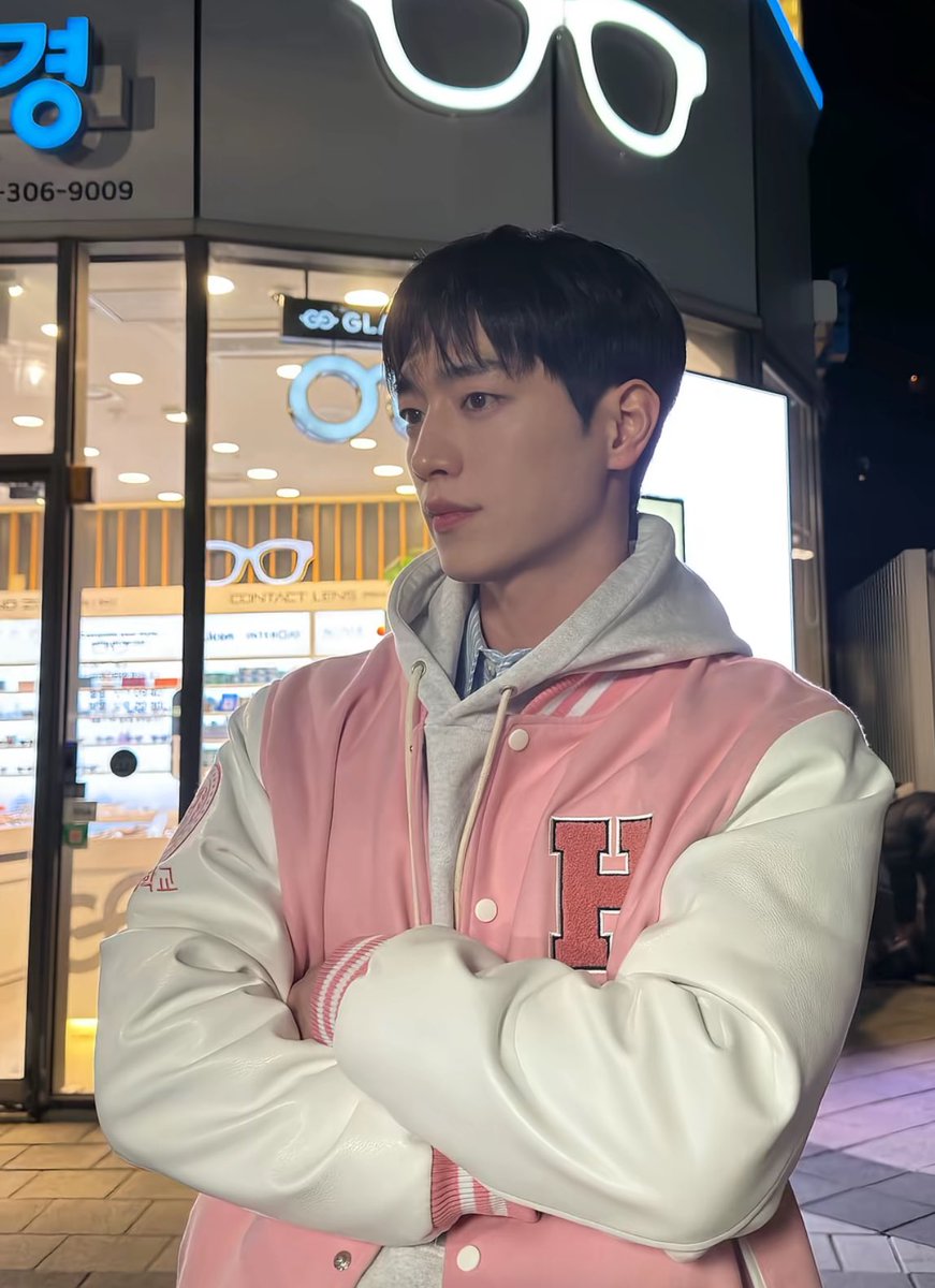 ไม่แปลกใจที่รุ่นพี่อึนโฮจะเดทกับผู้หญิง 12,450 คน