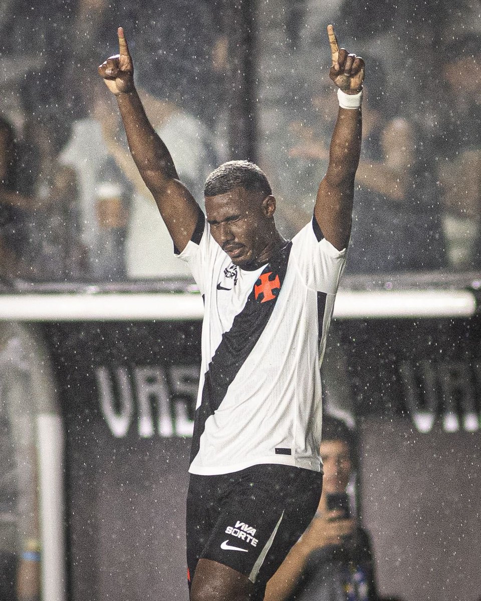 O Vasco não vencia o Palmeiras desde 8 de novembro de 2015, quando superou o alviverde por 2 a 0 no Allianz Parque.

Como mandante, não vencia desde 12 de setembro de 2012, quando superou os paulistas por 3 a 1 em São Januário.

📷 | Matheus Lima/Vasco