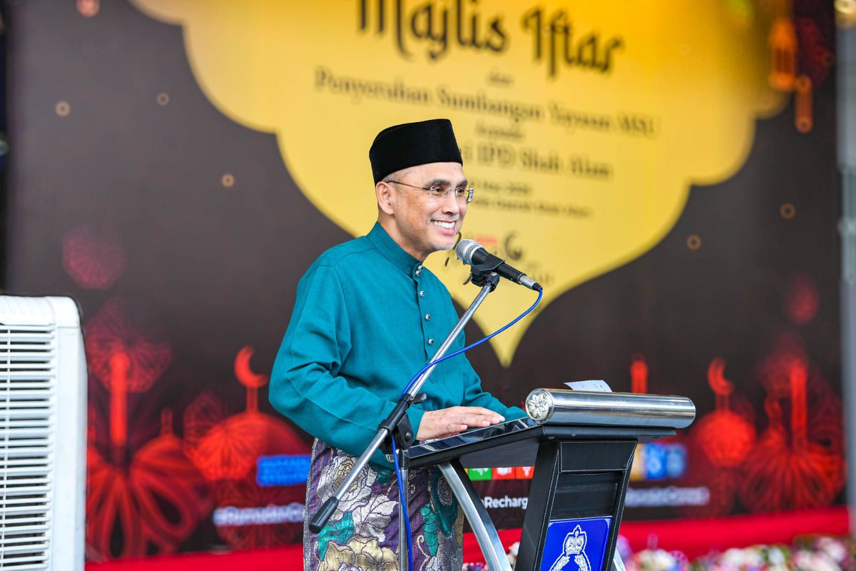 MohdShukriYajid's tweet photo. Attended the "Majlis Iftar dan Penyerahan Sumbangan" by @YayasanMSU with the IPD Shah Alam community. Contributions were presented to B40 families and those in need. Thank you ACP Ramsay Anak Embol and the Selangor District Police for their steadfast partnership. #RamadanShare https://t.co/gK97SlFjrH