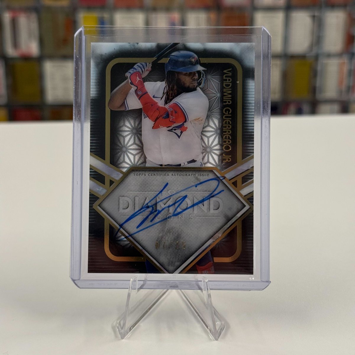 Vladimir Guerrero Jr. went yard for Team Dominican Republic on the final day of #WorldBaseballClassic pool play 🇩🇴

Repost and reply for a chance to win this autographed <a href="/Topps/">Topps</a> Diamond Icons card!