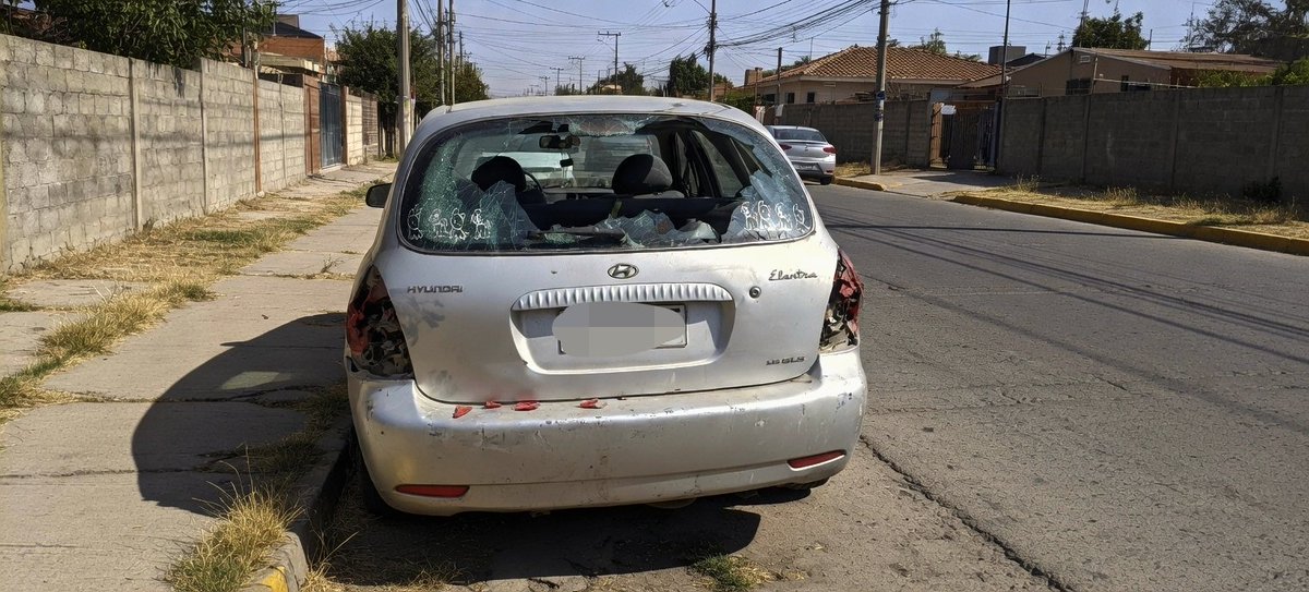 CarlosAmpuero's tweet photo. Hoy atacaron mi auto que uso para rutas de perritos callejeros,no se robaron nada, simplemente lo destruyeron! No creo en las casualidades, claramente es un mensaje! Duele porque no hay Recursos para poder repararlo tan rápido. https://t.co/lAsAEm5whp