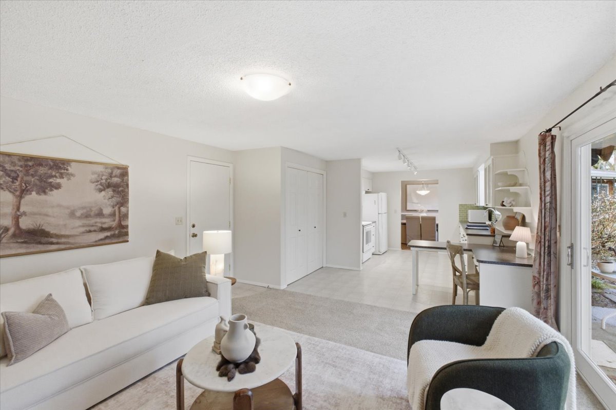 SoldbyE's tweet photo. *New on Market in South Salem*
3 Beds  | 2 Baths | 1,874sq.ft | .24 Acre lot 
https://t.co/OASYcYot7c https://t.co/OGcDkxIXCX