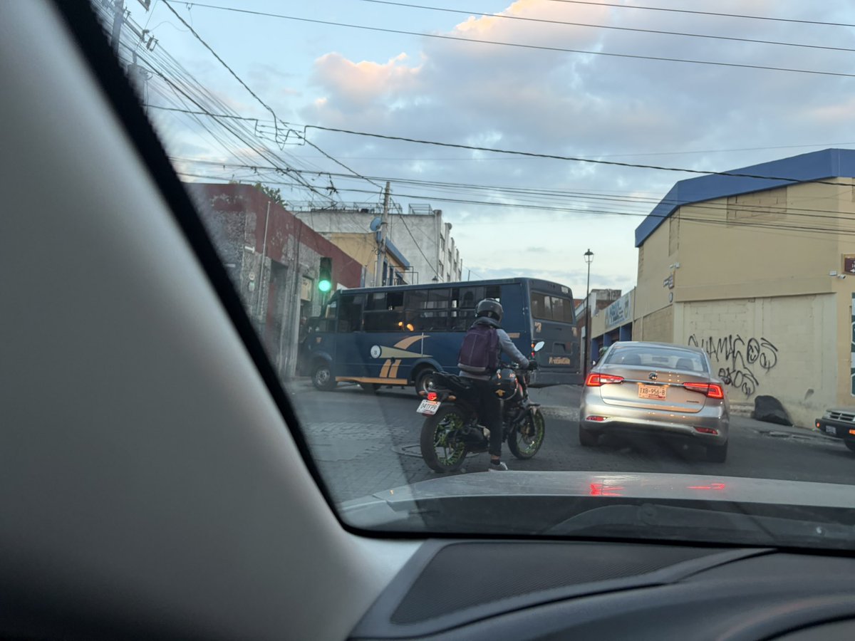1il_Capitano's tweet photo. 14 sur y Palafox y Mendoza.. 
accidente #puebla @Pueblaonline @aztecapuebla @laredcincoradio https://t.co/7fgIQctAMJ