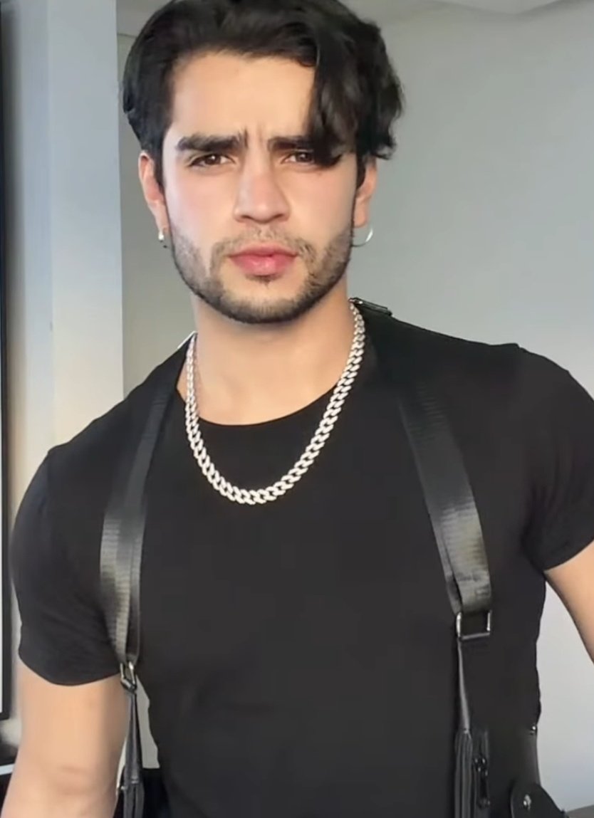 Ya díganle a Mario que la pelea va a ser sin careta, aunque me duele por ese rostro, confío en Aarón 🤏🏻