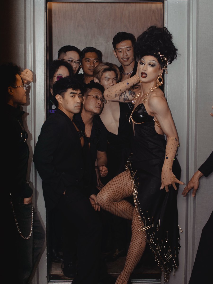 Drag Base tweet media