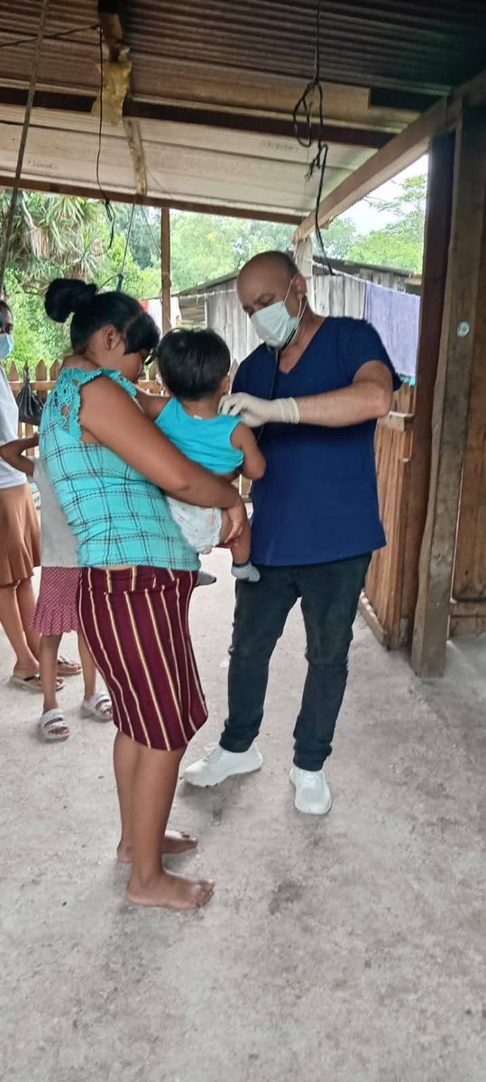 IsraelVazq6664's tweet photo. Sanando heridas, curando dolencias de todos tipo; llenando los corazones de nuestros pacientes de luz, esperanza y amor. Ese es el legado que van dejando nuestros profesionalesde la salud en cada jornada de trabajo. 
#CubaPorLaVida 
#CubaCoopera 
#BMCGuatemala https://t.co/kS0xjkJiC0