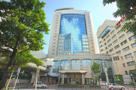 shingo_nerima's tweet photo. 本日をもって、練馬区議会令和8年第一回定例会は閉会を迎える予定です。
そして最終日には、3期12年にわたり練馬区政を共に牽引してこられた前川燿男区長が、最後の場で何を語られるのか。大きな期待とともに、深い寂しさも込み上げてまいります。

この12年間、前���区長は区政の先頭に立ち、練馬区の発展と区民福祉の向上に全力を尽くしてこられました。その歩みは、幾多の課題に正面から向き合いながら、未来への礎を着実に築いてこられた歴史そのものです。

本日の言葉は、単なる締めくくりではなく、練馬区政の一つの時代を総括し、次代へ思いを託す重みあるメッセージになるものと受け止めています。楽しみでもあり、また一つの時代の終わりを感じる意味で、悲しくもあります。
そのような特別な思いで、この最終日に臨みたいと思います。