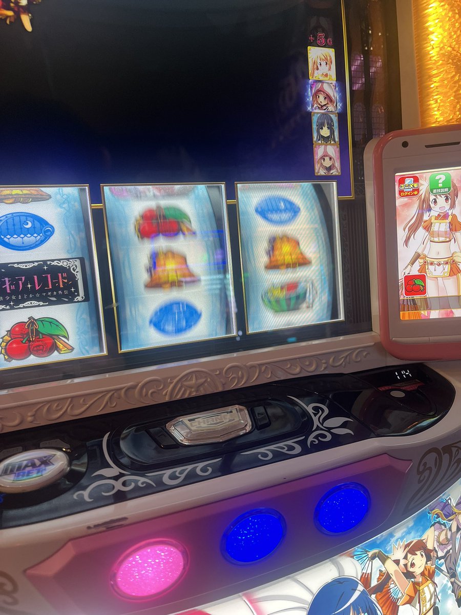 adcdex's tweet photo. マイホのマギレコ、1/4台6あるのにおそらく誰も気付いてない

夜から行っても4台とも空いとるのでしばらくしゃぶりつくすで https://t.co/b3pqm8Ygap