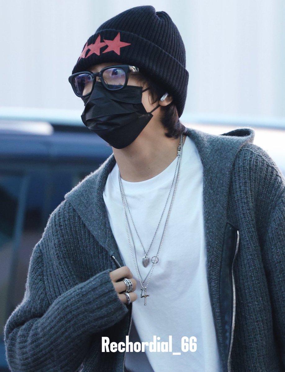 haechann😭😭 pake masker gini ttp cakepp🫶 aduh pake kacamata lgii