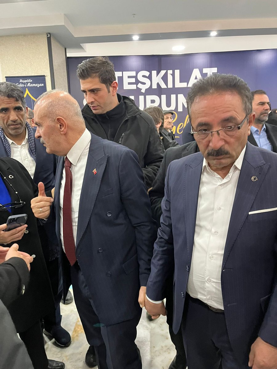 ak_catak's tweet photo. AK Parti Teşkilat Başkanımız ve Yalova Milletvekilimiz Sn. @abuyukgumus katılımıyla Van’da düzenlenen sahur programında; İl Başkanımız, milletvekillerimiz ve koordinatörlerimizle birlikte teşkilat mensuplarımızla bir araya geldik.@MustafaAlkayis @ArvasAbdulahat @Recep_ayd25 https://t.co/yLnIFIl5yj