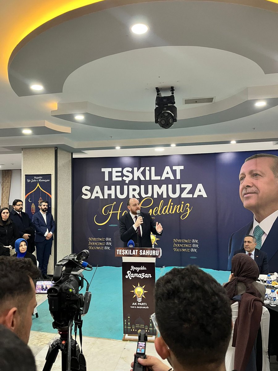 ak_catak's tweet photo. AK Parti Teşkilat Başkanımız ve Yalova Milletvekilimiz Sn. @abuyukgumus katılımıyla Van’da düzenlenen sahur programında; İl Başkanımız, milletvekillerimiz ve koordinatörlerimizle birlikte teşkilat mensuplarımızla bir araya geldik.@MustafaAlkayis @ArvasAbdulahat @Recep_ayd25 https://t.co/yLnIFIl5yj